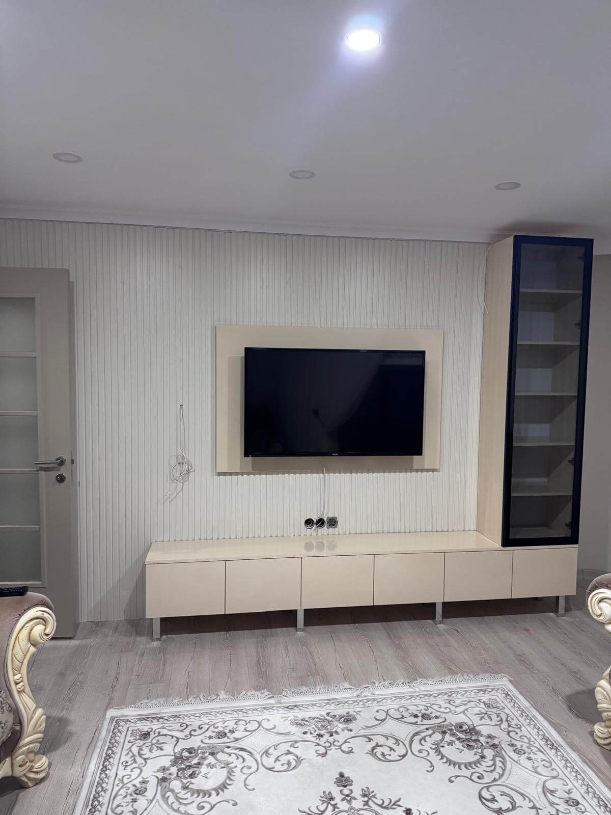 Modern TV Ünitesi Cam Vitrin